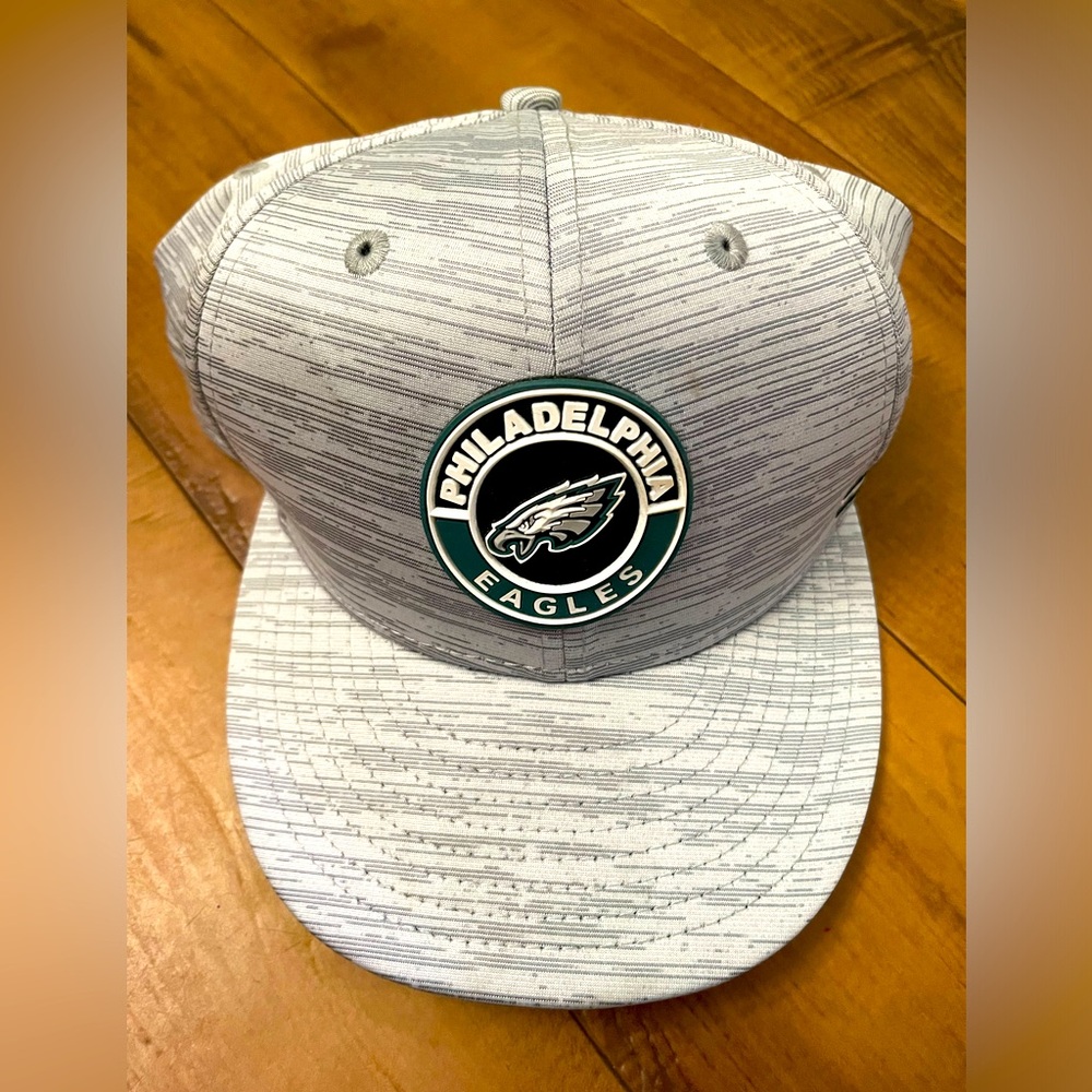 Light gray Philadelphia eagles snapback!